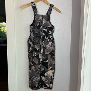 Ixtreme Outfitters black grey insulated bib snowsuit pockets gaters size 5